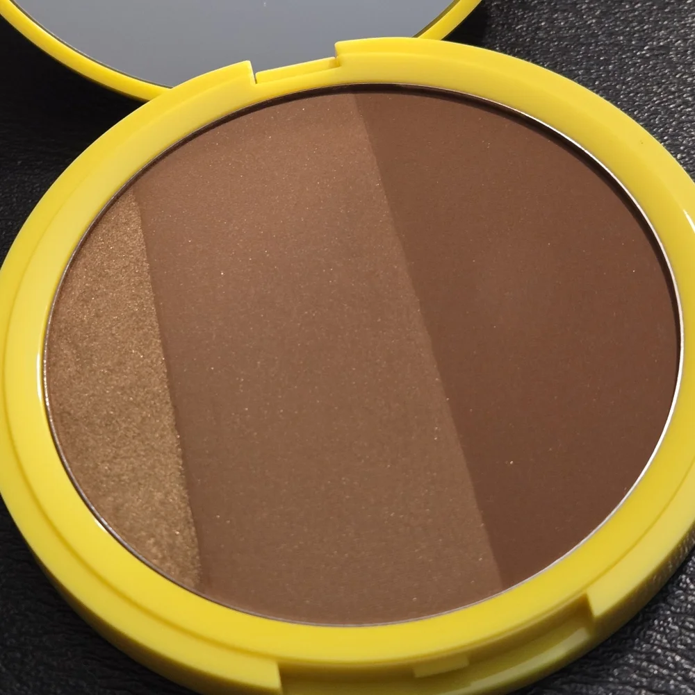 🎁Trixie Cosmetics Flower Power Bronzer and Highlighter in Shade Groovy Gardenia